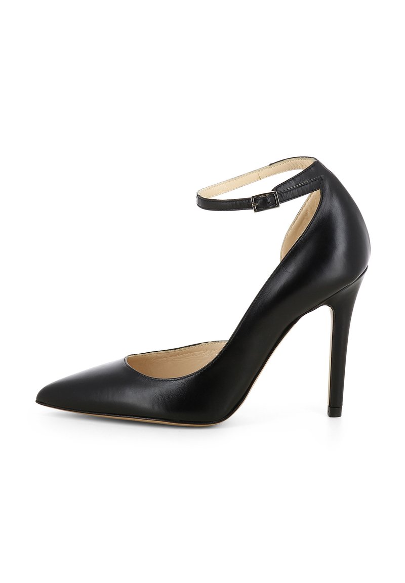 Décolleté nera in pelle con punta affusolata, cinturino alla caviglia e design elegante. Il tacco misura circa 10 cm di altezza.