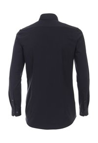 Donker marineblauwe longsleeve shirt met een puntige kraag, een soepele textuur, knoopmanchetten en een getailleerde pasvorm, met een effen achterkant.