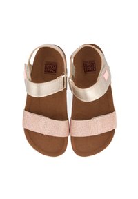Sandalias doradas y rosas con dos correas ajustables, que cuentan con una banda de purpurina rosa texturizada y una plantilla acolchada marrón.