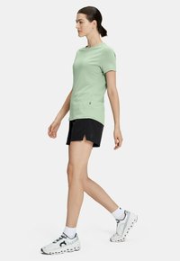 ESSENTIAL - Kurze Sporthose - black
