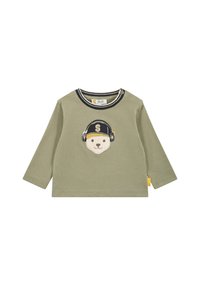 Camicia verde oliva a maniche lunghe con un ricamo di testa d'orso con cuffie e un cappello. Collo a righe contrastanti in bianco e nero.