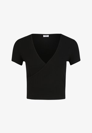 Musta ribattuja V-painikkeellinen lyhythihainen crop-toppi, jossa on kietaisumalli. Sujuva rakenne, istuva siluetti, eikä näkyviä kiinnikkeitä tai korostuksia.