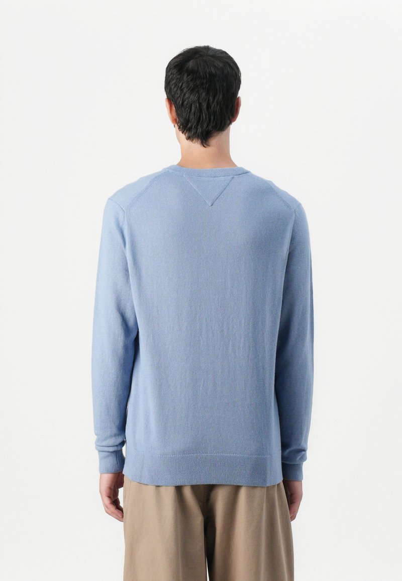 Pull Homme Gap En Coton Pima Bleu Ciel – Taille S, Col V, Manches Longues, Coupe Slim