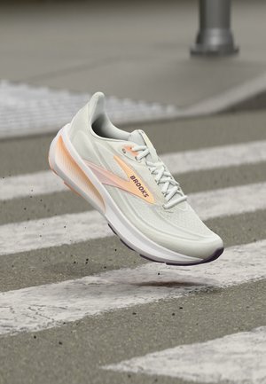 Brooks REVEL 9 - Cestná bežecká obuv - white cyber peach purple
