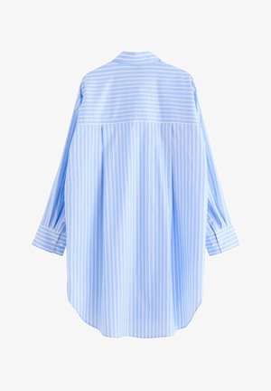 Lyseblå og hvidstribet langærmet skjorte, der har en krave, knapmanchetter og en afslappet pasform, lavet af et glat stof.