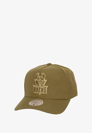 Cappellino da baseball verde oliva con design strutturato, dotato di un logo ricamato dei Milwaukee Bucks in oro. Il visiera è piatta e cucita.