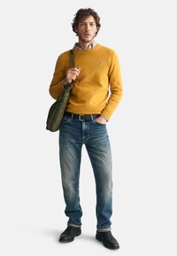 GANT CLASSIC C NECK - Jersey de punto - maple yellow