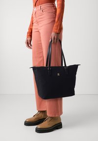 Tommy Hilfiger POPPY TOTE - Veľká kabelka - black