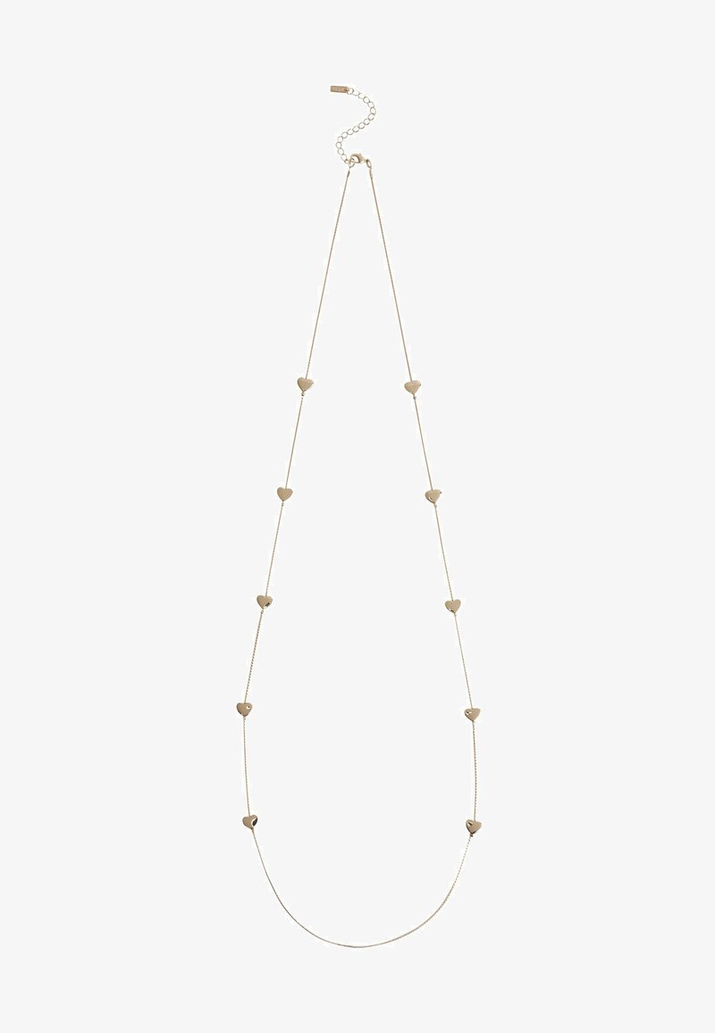 Collier doré doté de petits pendentifs en forme de cœur sur une chaîne délicate, avec un fermoir ajustable pour varier la longueur.