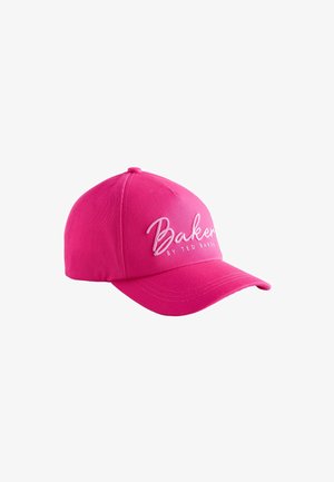 Casquette de baseball rose vif avec une visière courbée et un texte brodé "Baker by Ted Baker" sur le panneau avant.