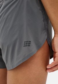 CEP WINTER VEST RUNNING WOMEN - Kurze Sporthose - grey