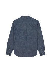 Donkerblauwe denim blouse met lange mouwen, knoopmanchetten, een klassieke kraag en een rugplooi voor meer bewegingsvrijheid. Heeft een subtiele textuur.
