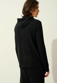 Authentic Cashmere BENDT  czarny