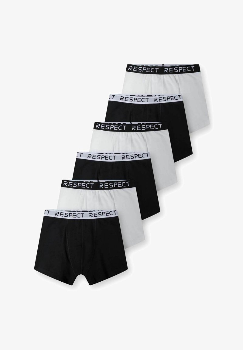 Zestaw sześciu slipów w kolorze czarno-białym. Wykonane z miękkiej tkaniny z elastycznym pasem oznaczonym napisem "SZACUNEK". Prosty design, bez wzorów.