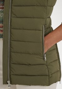 Lauren Ralph Lauren QUILTED MOCKNECK VEST - Väst - olive fern