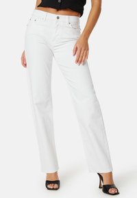 LOW WAIST STRAIGHT JEANS - Straight leg jeans - white