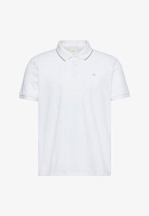 Polo blanco de manga corta con tapeta de dos botones, ribete gris en el cuello y los puños, y pequeño logo "ck" bordado en el pecho.