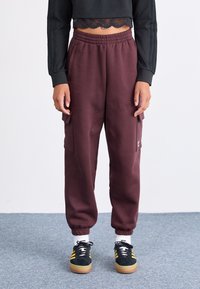 adidas Originals Hlačami s stranskimi žepi - shadow brown