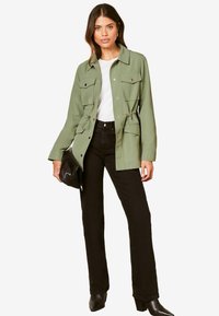 Lipsy UTILITY REGULAR FIT - Leichte Jacke - khaki green