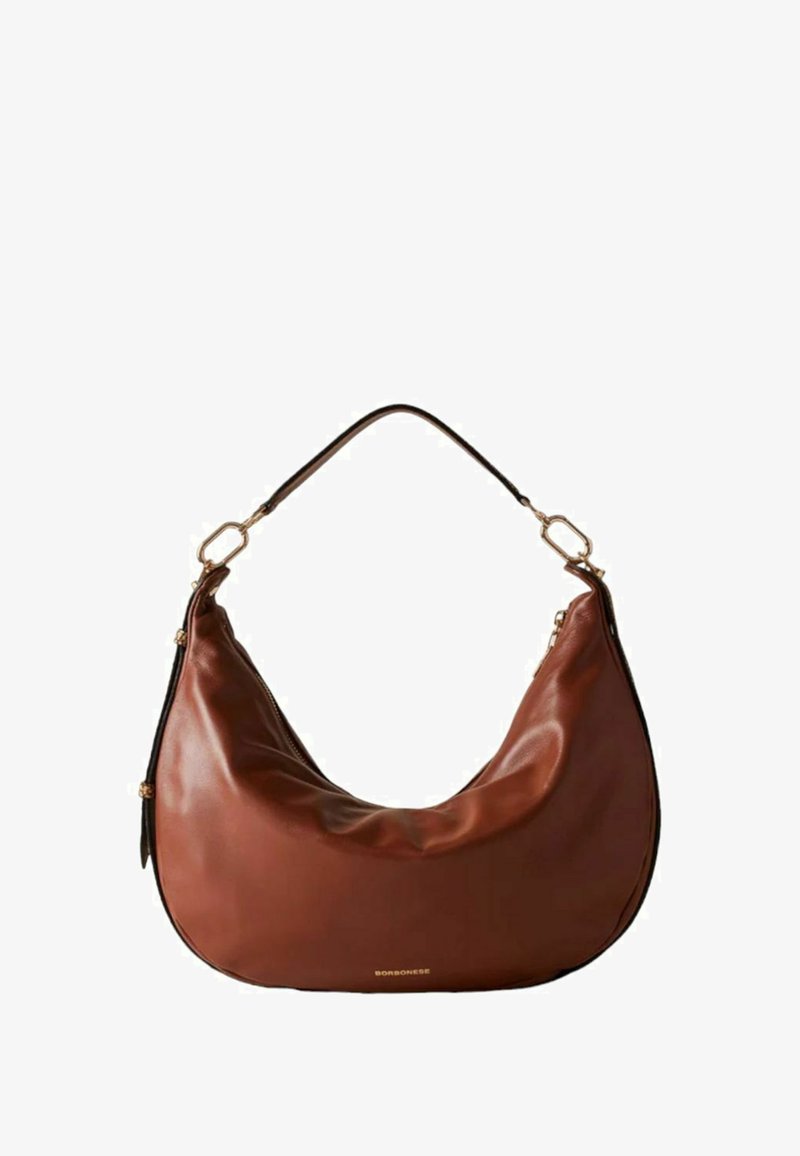 Braune Leder-Hobo-Tasche mit einer geschwungenen Form, ausgestattet mit einem einzigen Schultergurt, goldfarbenen Beschlägen und einer glatten Oberfläche.