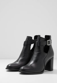 Zign Ankle boot