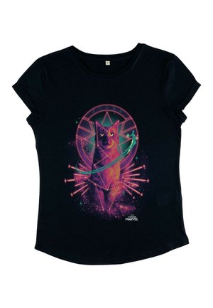 Czarny T-shirt z krótkim rękawem z kolorową grafiką kota w geometrycznym wzorze, z akcentami w kolorach fioletowym, różowym i teal.