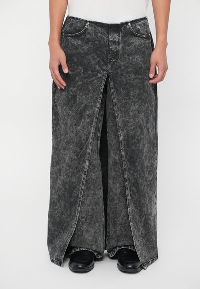 Wide-leg, black acid-wash denim trousers with a front split, featuring two front pockets and contrast stitching. Smooth texture, relaxed fit.