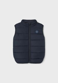 Mörkblå pufferväst med hög krage, vertikal quiltad design, dragkedja framtill och en rund logotyp patch på vänster bröst.