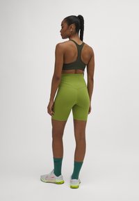 Nike Performance ONE - Tajice - pear