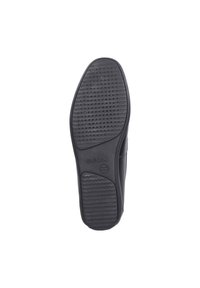 Suola di scarpa in gomma nera con superficie testurizzata, caratterizzata da scanalature circolari e orizzontali. Marchio Geox visibile sulla suola.