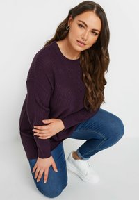Yours Clothing ESSENTIAL  - Strickpullover - purple