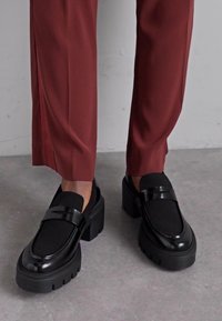 Stuart Weitzman 5050 SOHO LOAFER - Plateaupumps - black