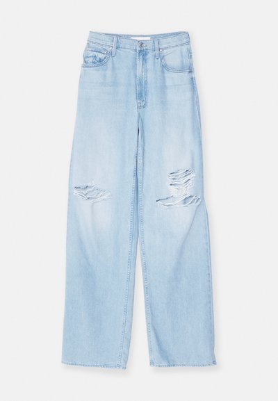 Ljusblå vida jeans med hög midja, med slitna revärer på framsidan, tillverkade av denim med en slät yta.