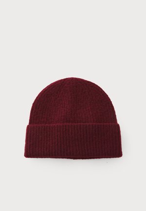 Bonnet en tricot bordeaux avec une texture côtelée, présenté à plat sur un fond blanc uni.