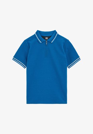 Blauw poloshirt met korte mouwen, witte gestreepte kraag en mouwboorden, en een ritssluiting aan de voorkant.