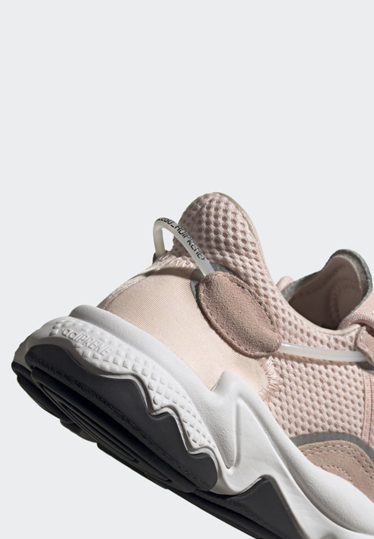 baby pink ozweego