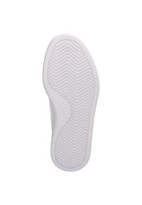 Biela podrážka tenisky s textúrovaným vzorom herringbone, s hladkými okrajmi a kontúrovaným dizajnom pre vylepšenú priľnavosť a pružnosť.