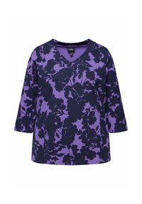 V-kauluksen violetti toppi mustalla kukkakuviolla, kolme neljännestä hihoista ja pehmeää kangasta. Ominaisuuksiin kuuluu rento istuvuus ja yksinkertainen rakenne.