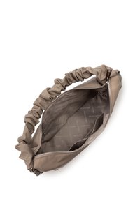 Borsa beige con manico arricciato, chiusura con zip e fodera interna con marchio che mostra diversi scomparti.