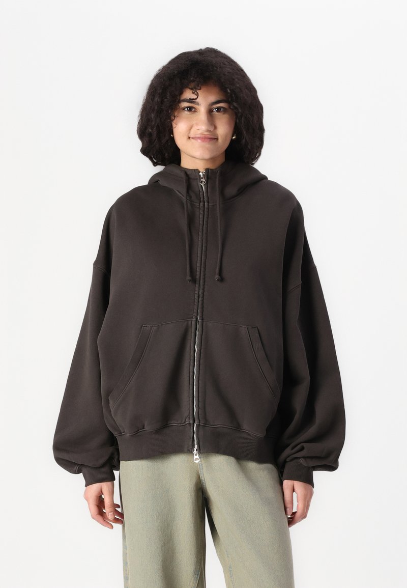 Weekday EDEL ZIP - Mikina so zipsom - dark brown pigment wash