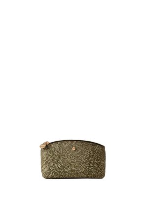 Petite pochette zippée texturée vert olive avec un tire-zip doré et un emblème métallique circulaire sur le devant.