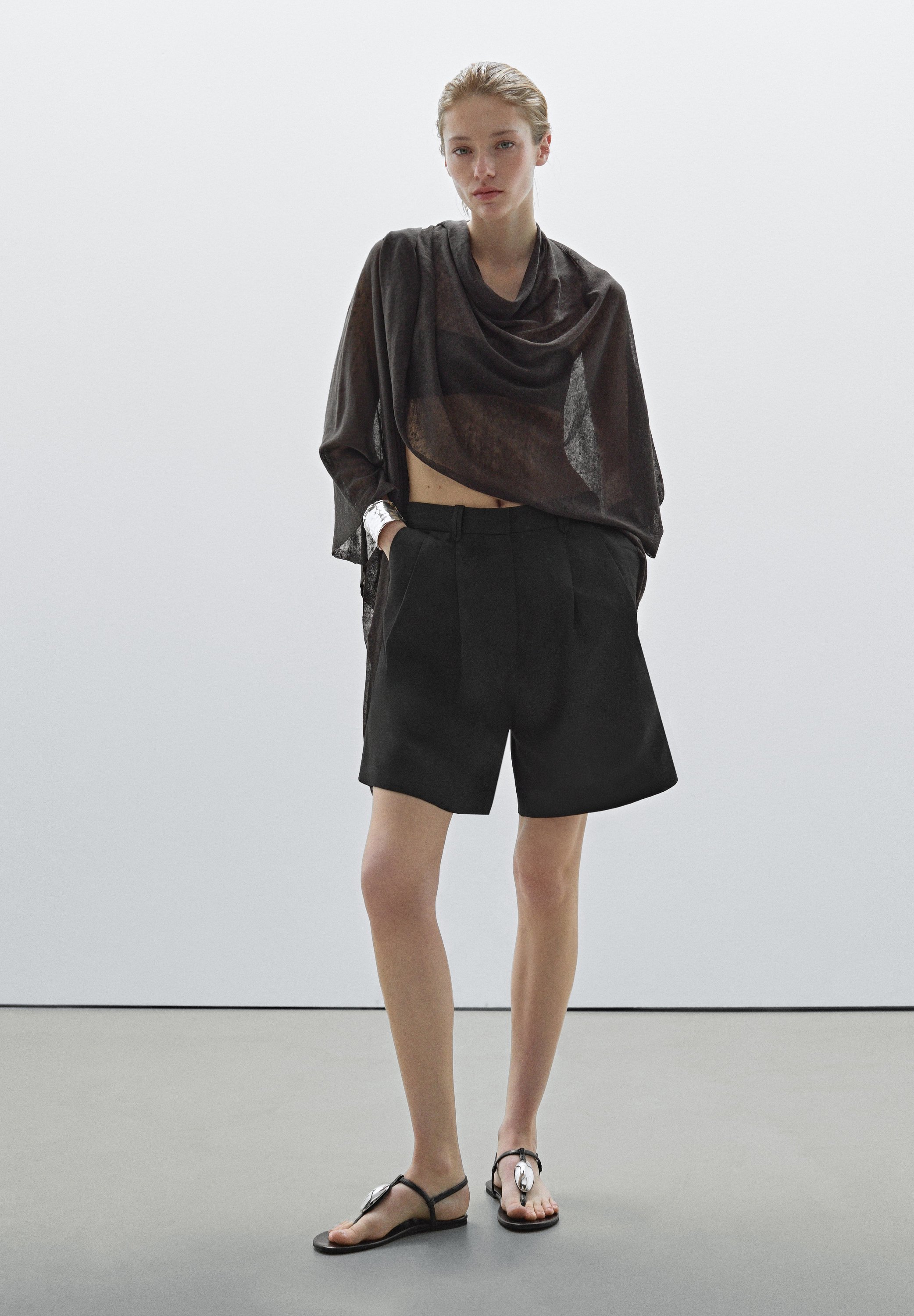 【Massimo Dutti】Pleated Bermuda shorts / Black Massimo Dutti BERMUDA - Shorts - black - Zalando.co.uk