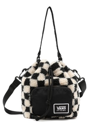 Sac seau à cordon flou à carreaux noir et blanc avec sangle réglable et poche zippée avant, marqué "Vans Off The Wall".