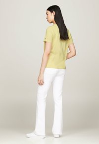 Tommy Hilfiger LOGO - Print T-shirt - lemon zest