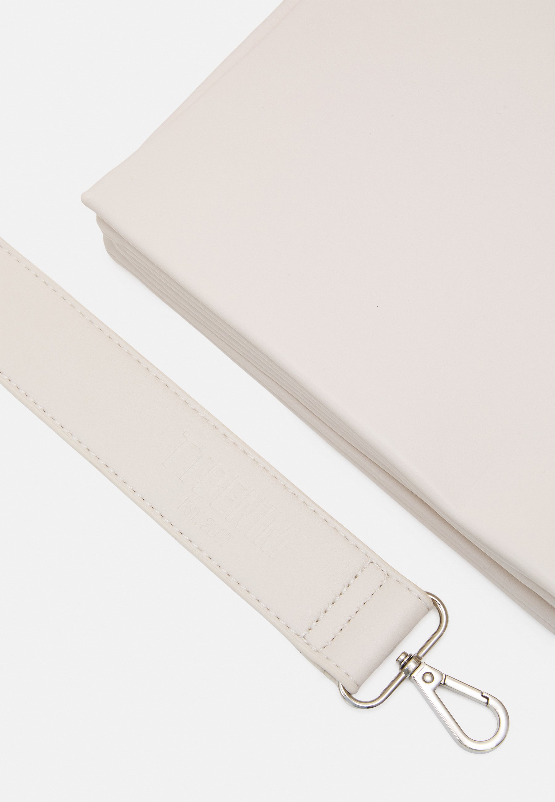Tom Tailor Denim Ben Umhängetasche 25,5 cm Cross body modisch off white Tom Tailor Denim Ben Umhängetasche 25,5 cm Cross body modisch off white