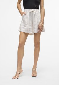 VMLINN NOOS - Shorts - snow white stripesolga moon rock