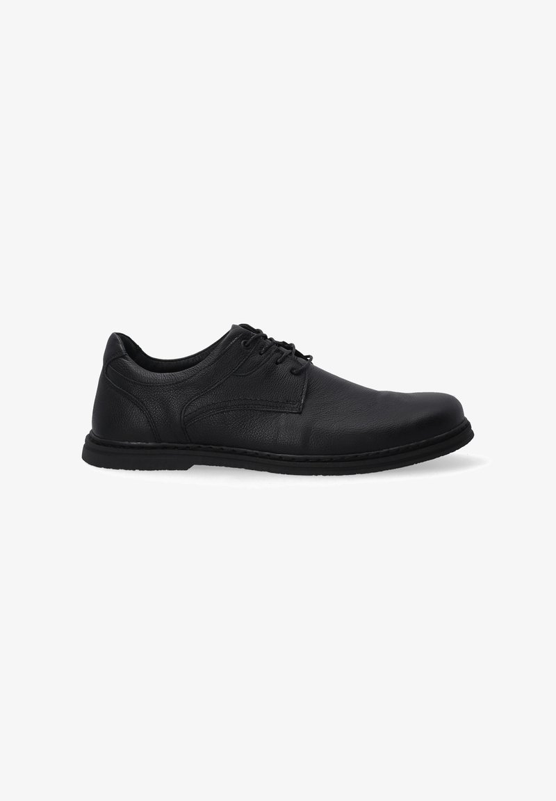 Zwarte leren schoenen met een gladde textuur, ronde neus en vetersluiting. Voorzien van een stevige zwarte rubberen zool en minimale stiksels.