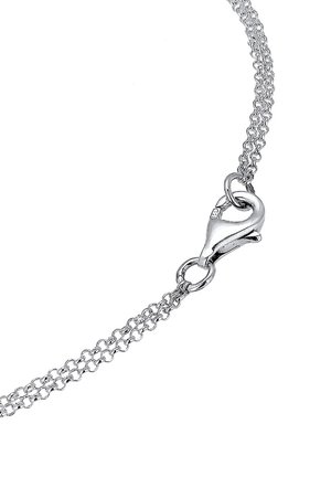 Collar de cadena de plata con un diseño de múltiples enlaces y cierre de langosta, que presenta una textura suave y brillante y un acabado pulido.
