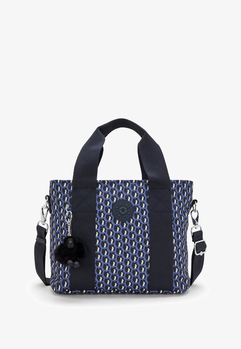 Borsa in tessuto blu a motivo con tracolle blu scuro, hardware argentato e un accessorio portachiavi in pelliccia nera. Presenta un logo circolare sul davanti.