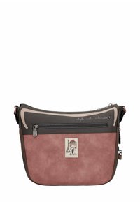 Bolso bandolera con un cuerpo de cuero sintético rosa, acentos en gris oscuro, bolsillo delantero con cremallera y un parche ilustrativo divertido con elementos de París.
